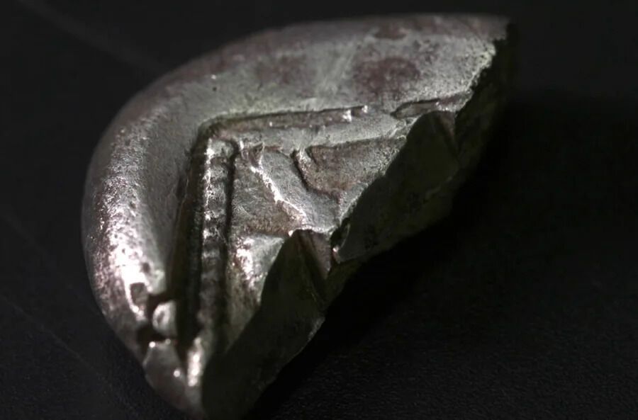 Rare silver coin 2550 years old discovered in Israel (photo)