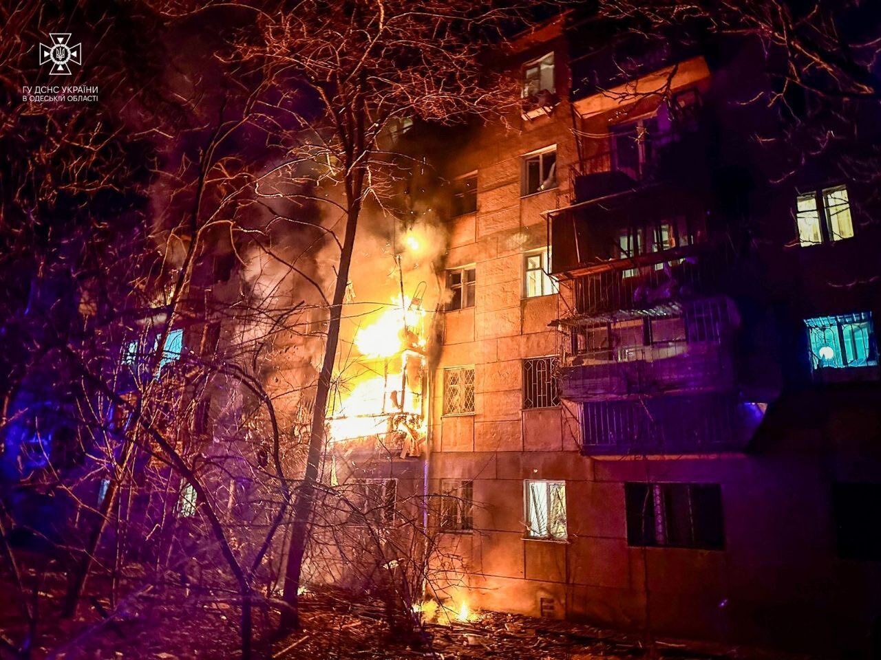 Армія росії обстріляла житлові будинки ракетами С-300 у Харкові, здійснила атаку ''шахедами'' по Одесі: є руйнування та постраждалі (фото) 