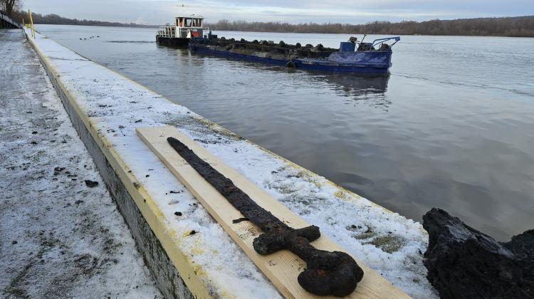 У Польщі робітники виявили тисячорічний рідкісний меч вікінгів (фото)