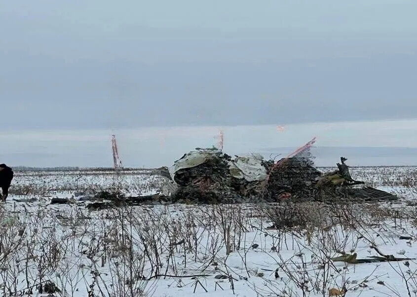 У Бєлгородській області РФ впав літак ІЛ-76: загинуло 63 особи (фото, відео)