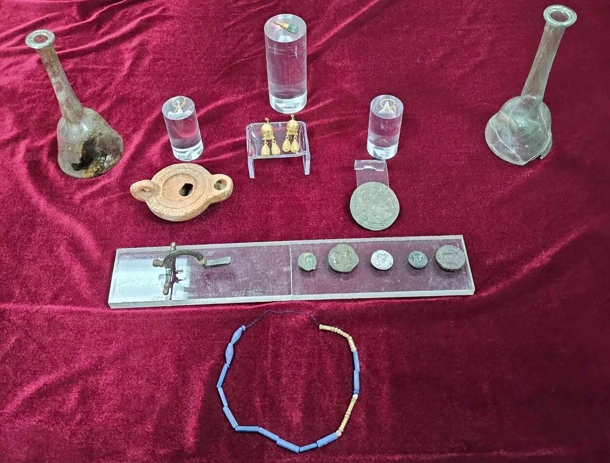 В гробнице в Болгарии обнаружили уникальный медальон императора (фото)