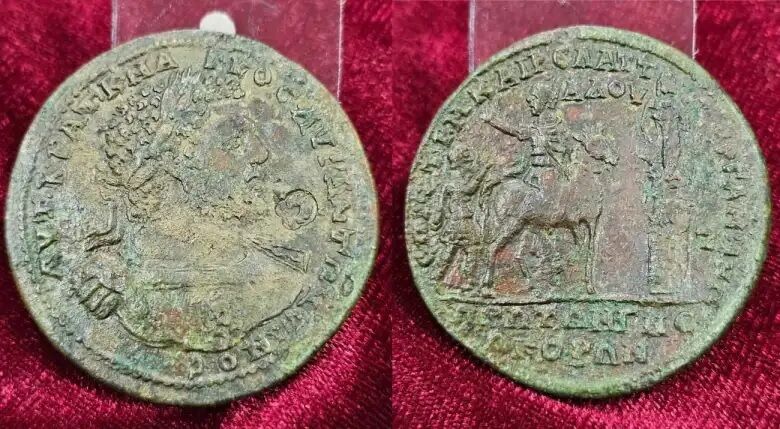 У гробниці в Болгарії знайшли унікальний медальйон імператора (фото)