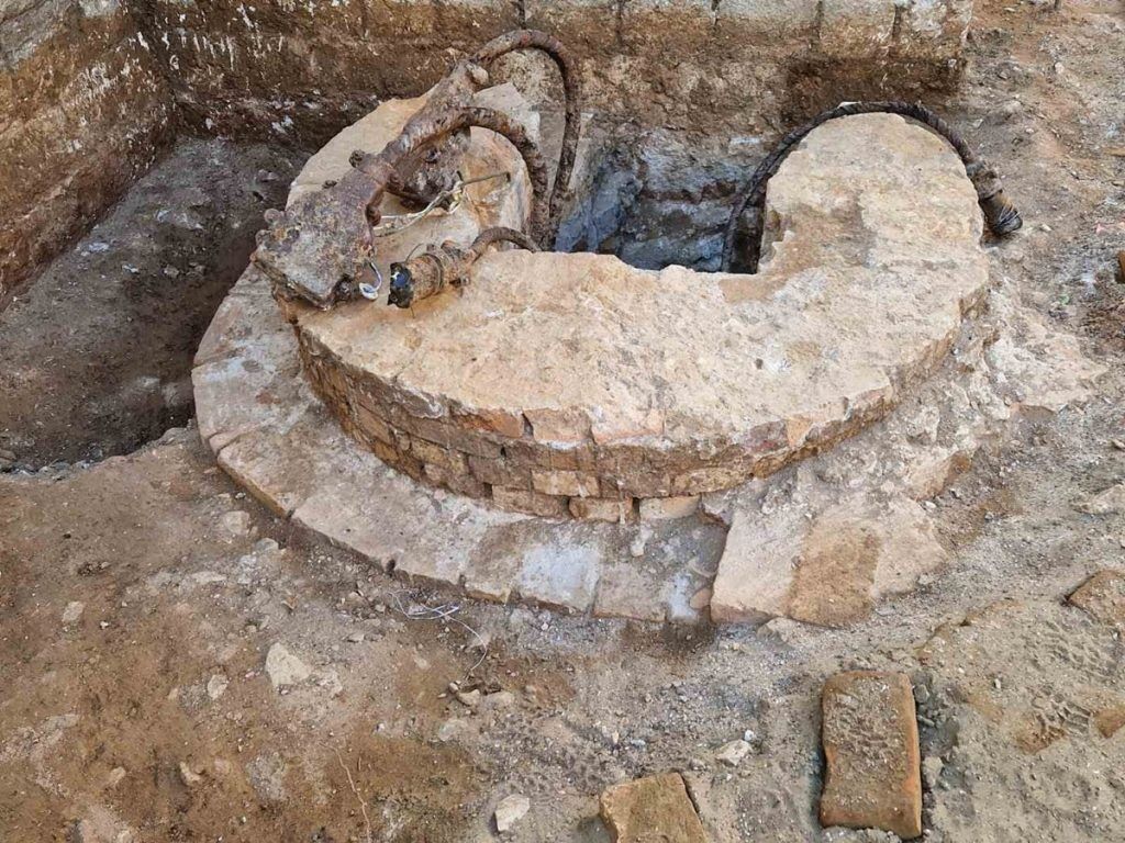 Starożytna cysterna miejska z XIV wieku odkryta w pobliżu fontanny w Chorwacji (foto)