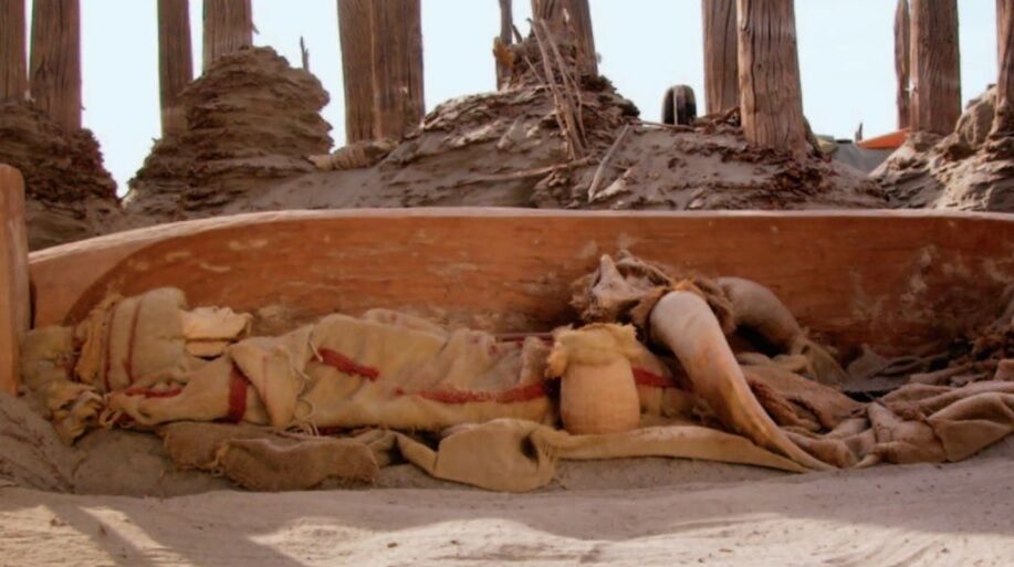 В пустыне в Китае нашли в лодках сотни загадочных мумифицированных тел, которым 4000 лет (фото)