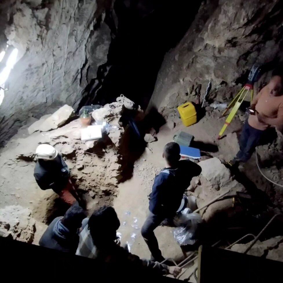 В Испании нашли пещеру-гробницу, в которой лежали тысячи скелетов людей и животных (фото)