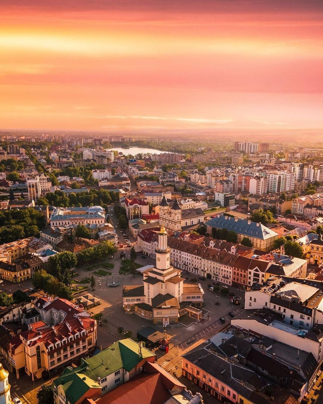 Які місця варто відвідати в Україні. Рекомендації від екс-ведучого ''Орла та Решки''