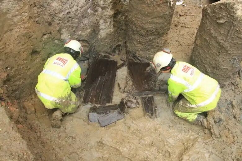 Вблизи Лондона нашли первое в истории полное римское ''погребение на кровати'' (фото)