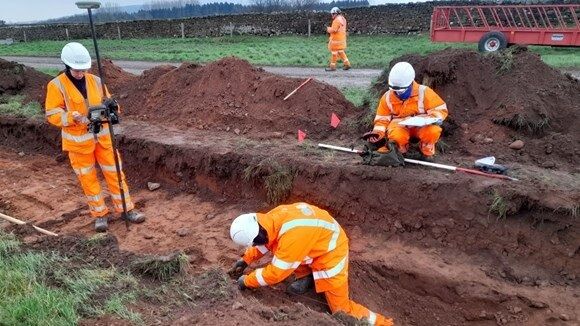 В Англии во время строительных работ обнаружили доисторическое поселение с уникальными артефактами (фото)
