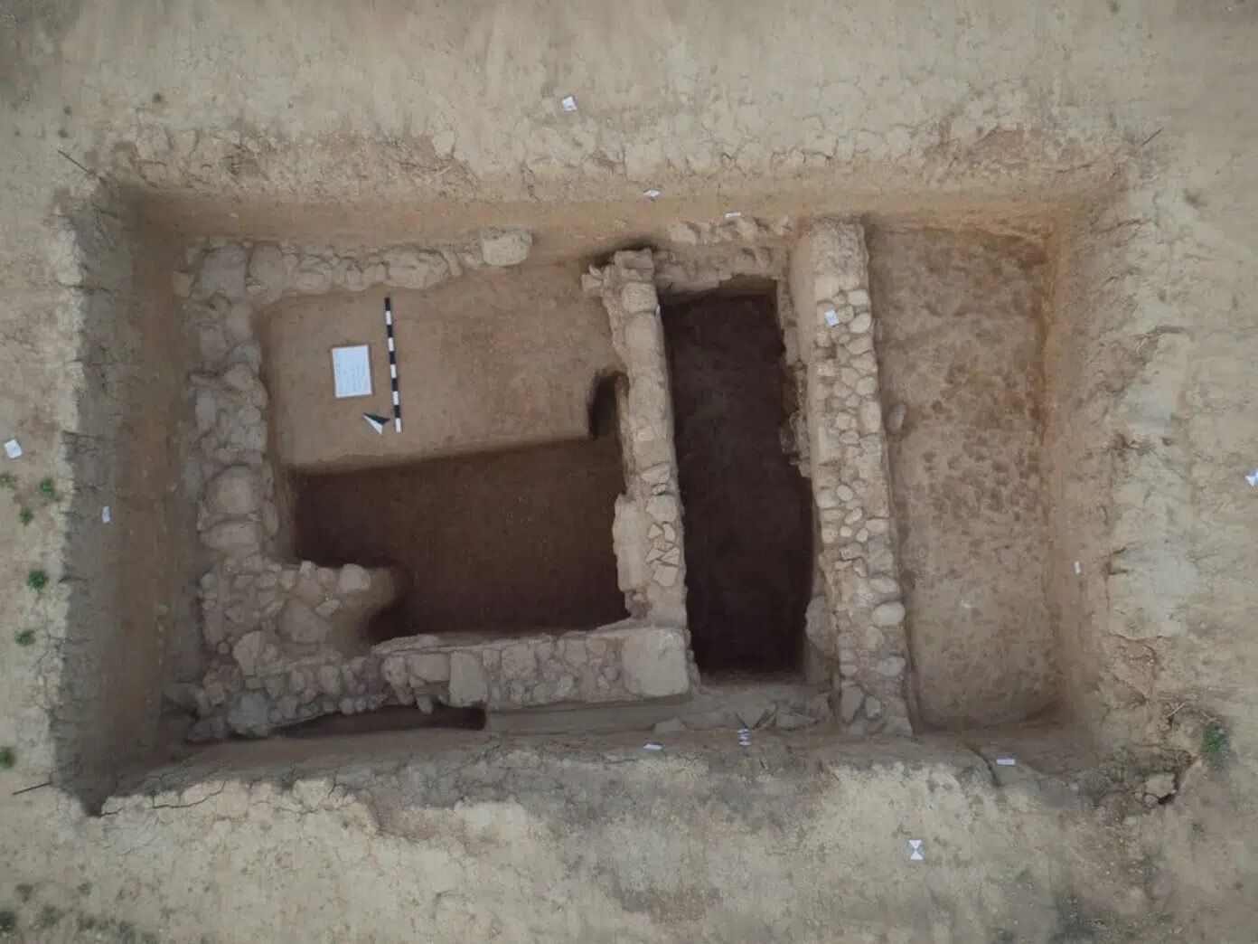 В Греции нашли могилу возрастом 2500 лет: мужчина был похоронен вместе с обувью (фото)