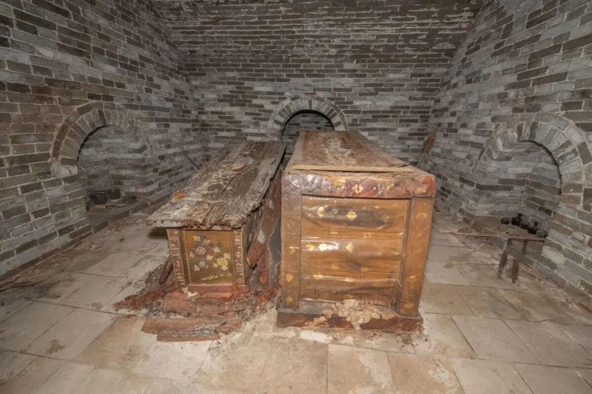 В Китае нашли хорошо сохранившуюся гробницу династии Мин с уникальными предметами (фото)