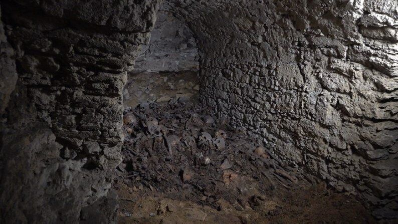 Под собором в Тернопольской области обнаружили значительное количество человеческих костей (фото)