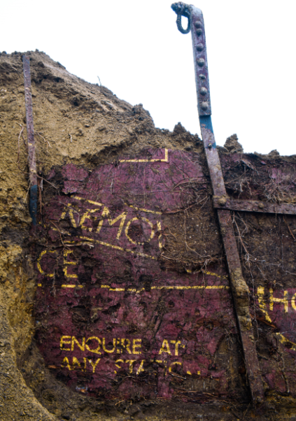 В Бельгии откопали почти 100-летний британский железнодорожный контейнер (фото)