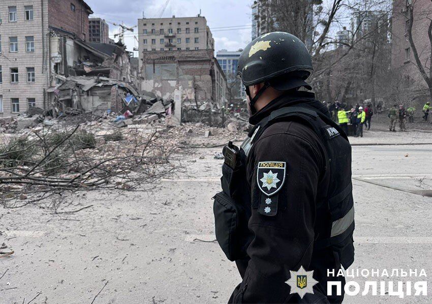 россия атаковала Киев двумя баллистическими ракетами: в нескольких районах падение обломков на жилые дома (фото)