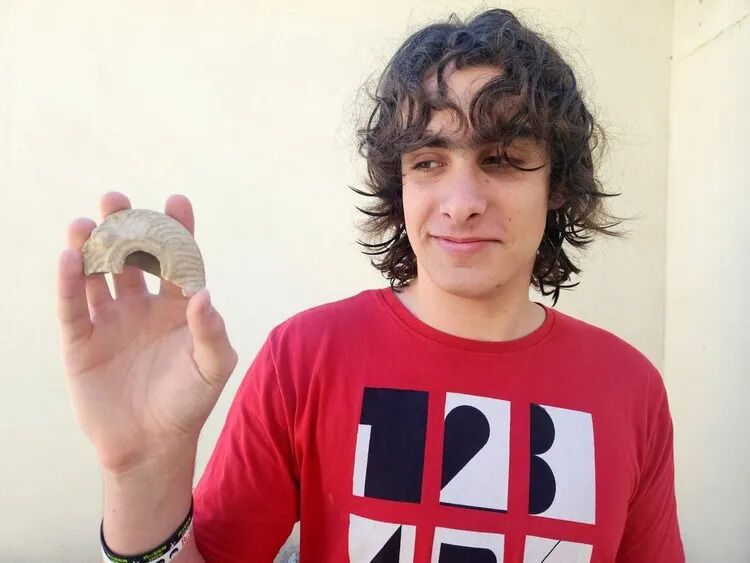 В Израиле школьник обнаружил масляную лампу римских солдат, которой 1600 лет (фото)