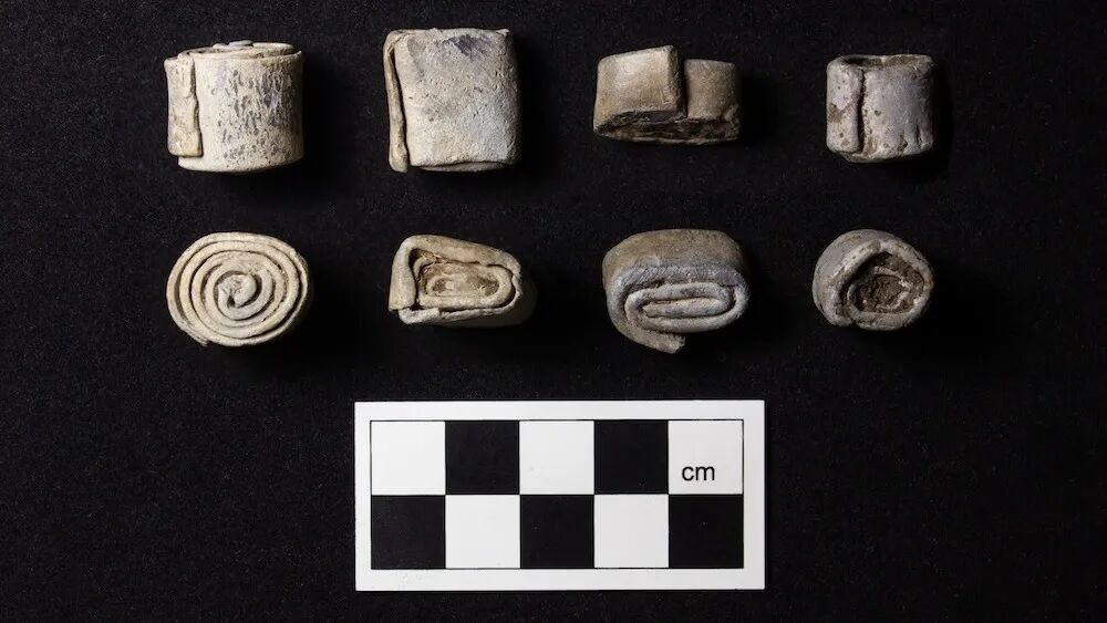 A richly decorated Roman villa with ''curse tablets''; was found in England (photo)