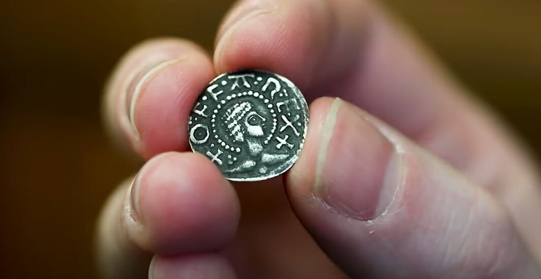 Большое количество византийских серебряных монет нашли в Англии: имеют тысячелетнюю историю (фото)