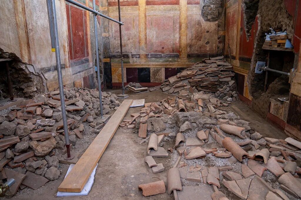 Vesuvius did not touch them: stunning works of art were discovered in Pompeii during new excavations (photo)