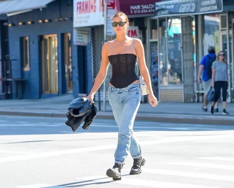 У моду повертаються ''еротичні'' джинси: з чим та як носити (фото)