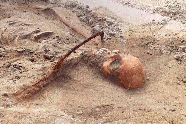 Археологи виявили величезну ''вампірську могилу'' з 450 жертвами (фото)