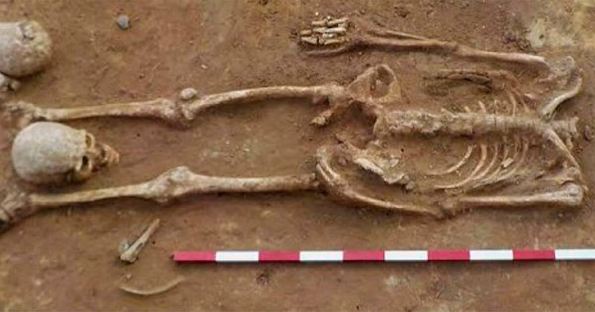 Археологи обнаружили огромную ''вампирскую могилу'' с 450 жертвами (фото)