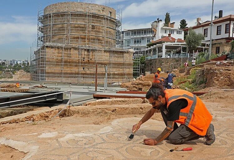 На відомому турецькому курорті знайшли цілу вулицю з колонами римського періоду (фото)