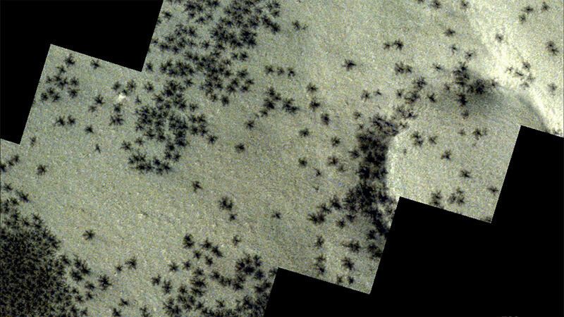 ''Марсіанські павуки'': космічний апарат ESA зафіксував на Червоній планеті унікальний феномен (фото)