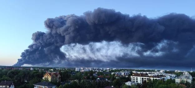 Загорівся ТЦ Marywilska 44 у Варшаві: вогонь охопив 80 відсотків будівлі (фото, відео)