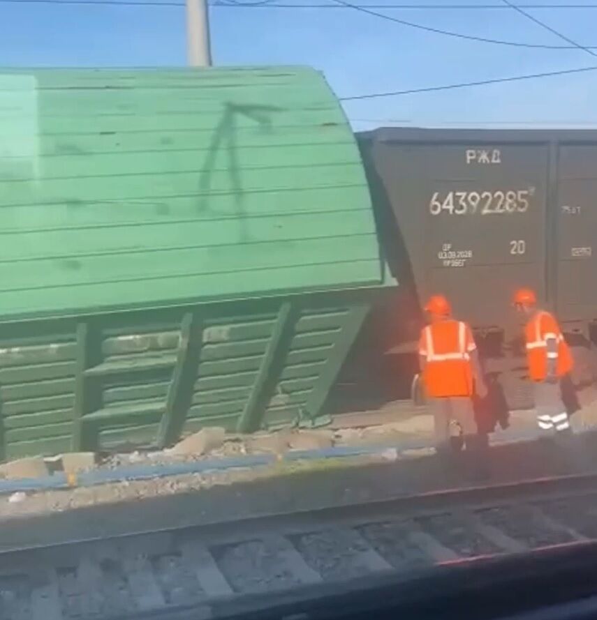 БПЛА сбросили с рельсов грузовой поезд с топливом на станции Котлубань в Волгограде (фото, видео)