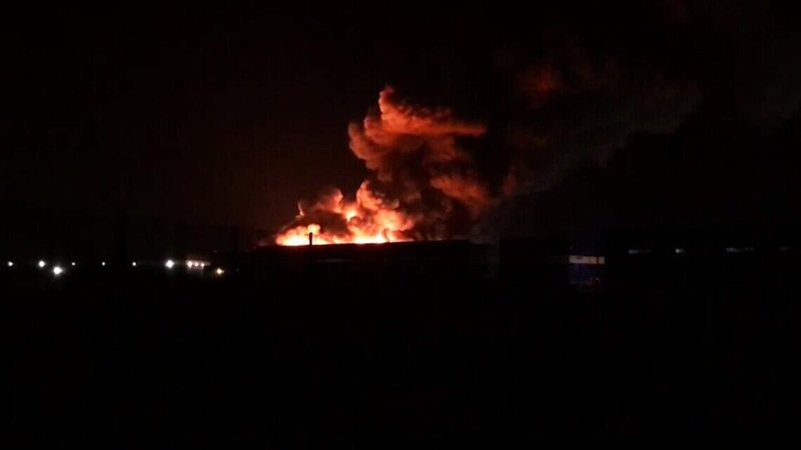 По аэродрому Бельбек в Крыму ''прилетело'' второй раз за сутки: был пожар и детонация (видео)