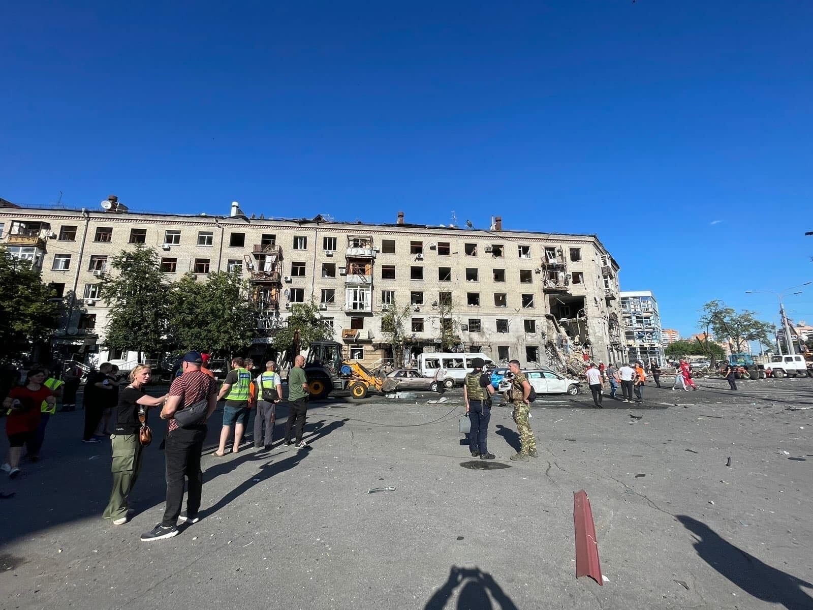 Армія рф влучила по житловому будинку у Харкові: є загиблі та поранені 