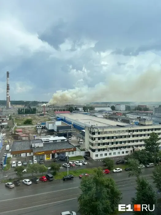 В росії горить одне з найбільш підприємств з виробництва військової техніки (відео)