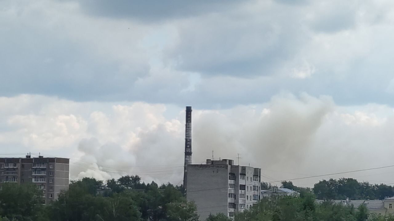 В росії горить одне з найбільш підприємств з виробництва військової техніки (відео)