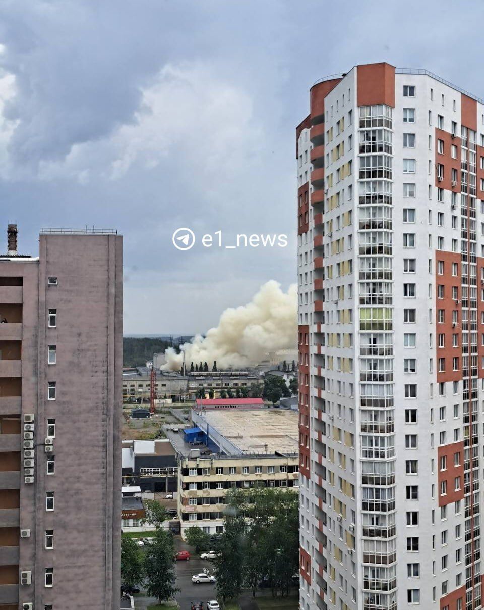 В росії горить одне з найбільш підприємств з виробництва військової техніки (відео)