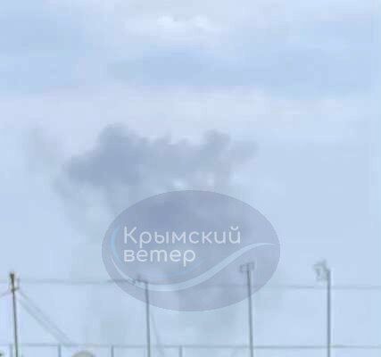 У Севастополі прогримів потужний вибух, на мисі Фіолент стовп диму біля російської частини РЕБ (фото)