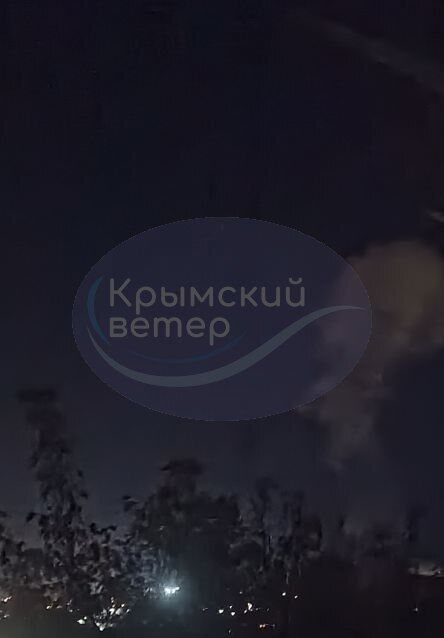 В Крыму всю ночь раздавались взрывы: атакован судоремонтный завод ЧФ россии (видео, фото)