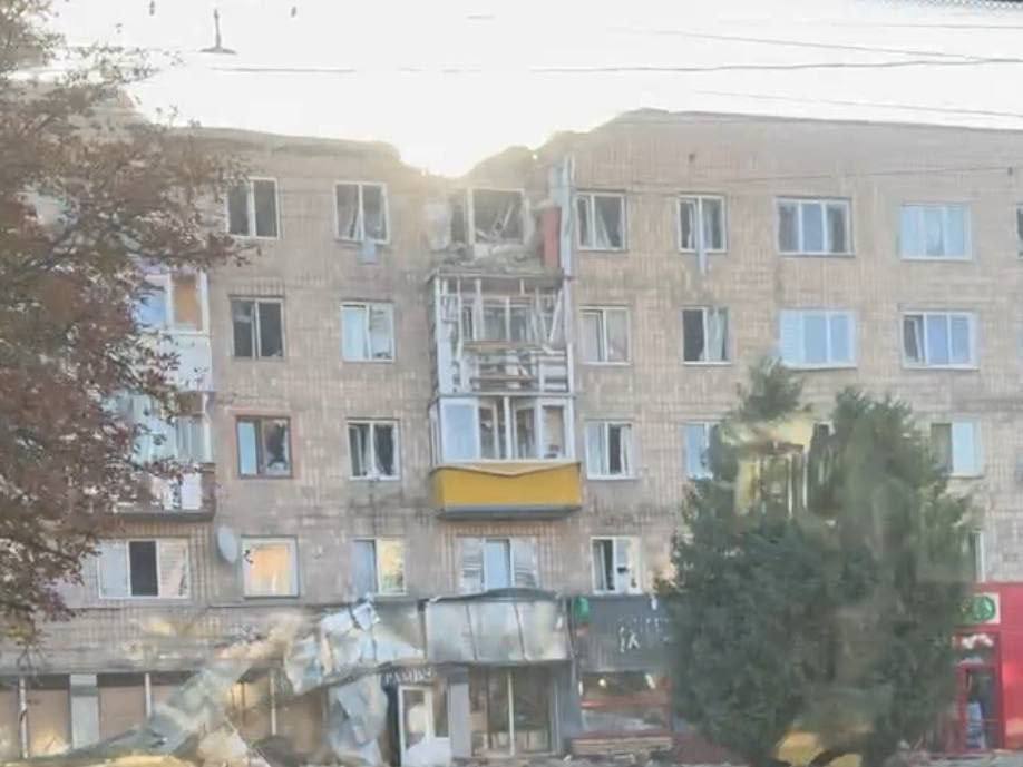 Russia launched a massive combined attack on Ukraine with missiles, drones, ballistics: a multi-storey building in Lutsk is damaged, power outages in cities