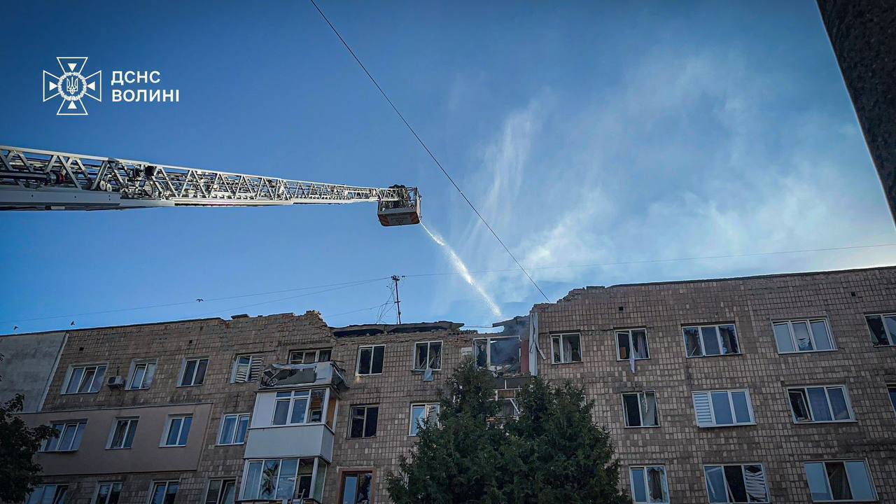 Russia launched a massive combined attack on Ukraine with missiles, drones, ballistics: a multi-storey building in Lutsk is damaged, power outages in cities