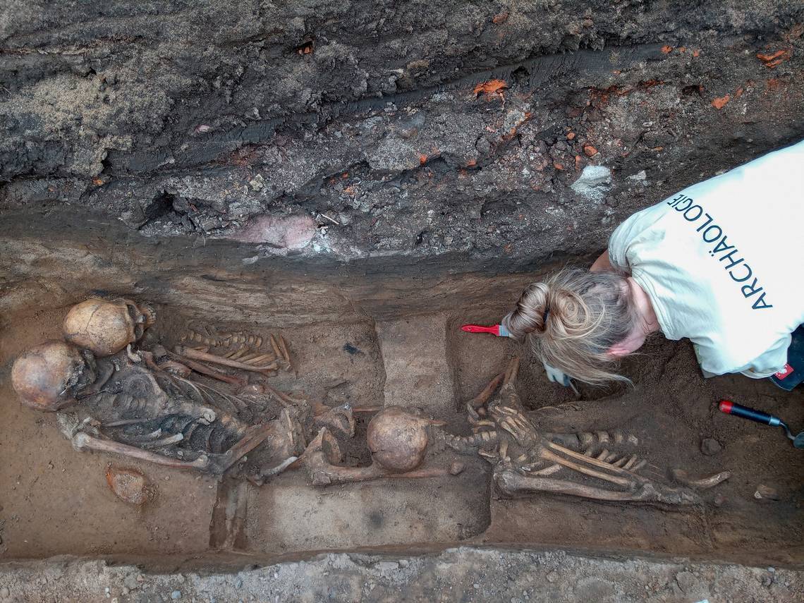 Victims of the Black Death: Thousands of green skeletons found in Germany (photos)