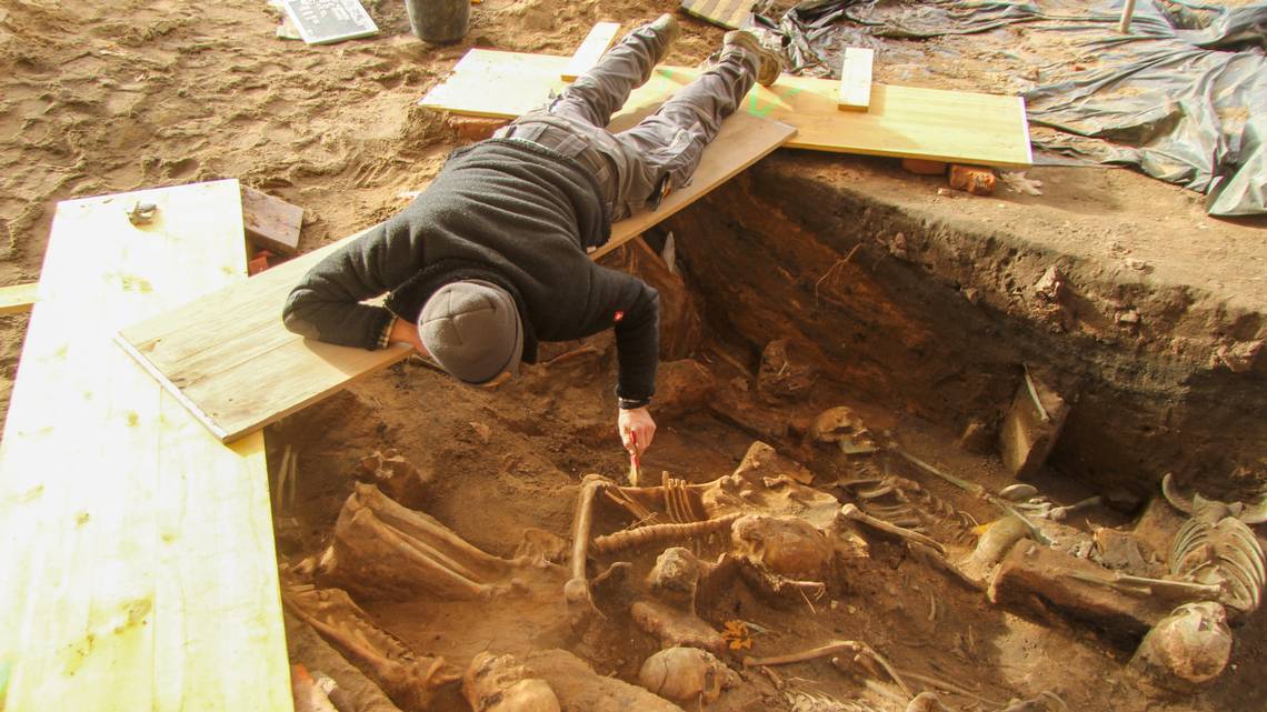 Victims of the Black Death: Thousands of green skeletons found in Germany (photos)