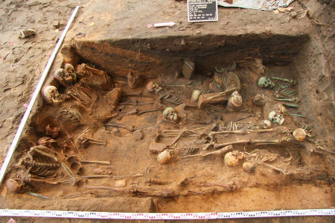 Victims of the Black Death: Thousands of green skeletons found in Germany (photos)