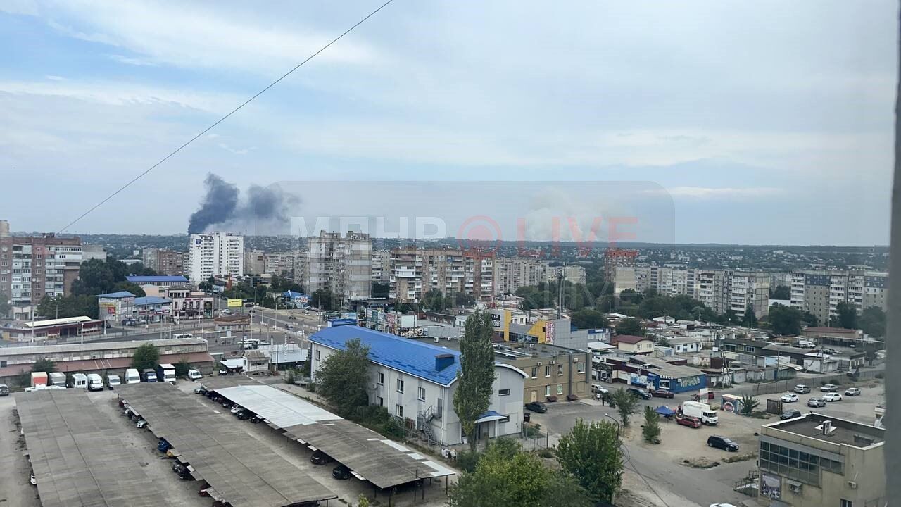 Над Луганском поднялись клубы дыма: в городе раздался ряд взрывов (фото, видео)