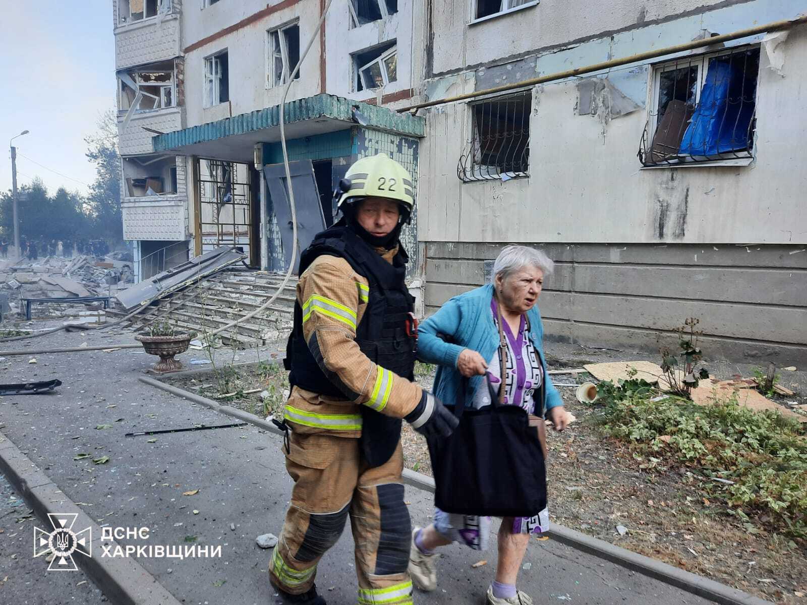 росія запустила 8 авіабомб по Харкову, є жертви: подробиці (фото, відео)