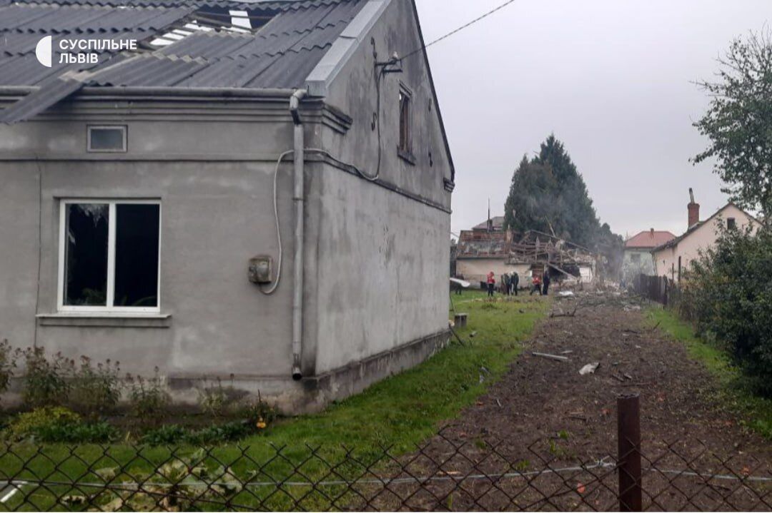 Наймасованіша атака з початку війни: РФ обстріляла захід України шахедами та ракетами, у Львові перебої зі світлом, виникли пожежі (фото)