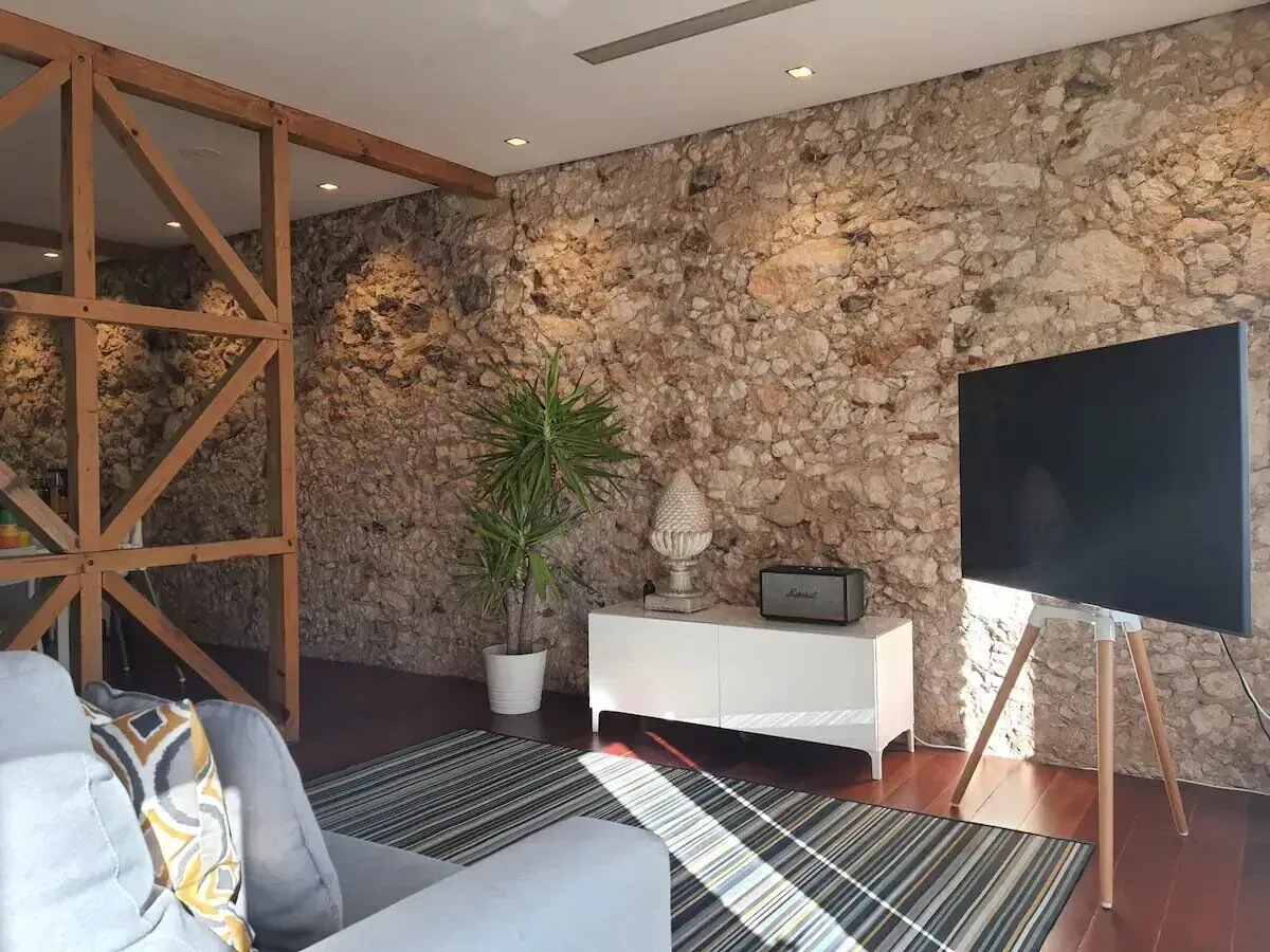 Найкращі Airbnb у Лісабоні: від гламурних апартаментів на даху до затишних прихованих кімнат