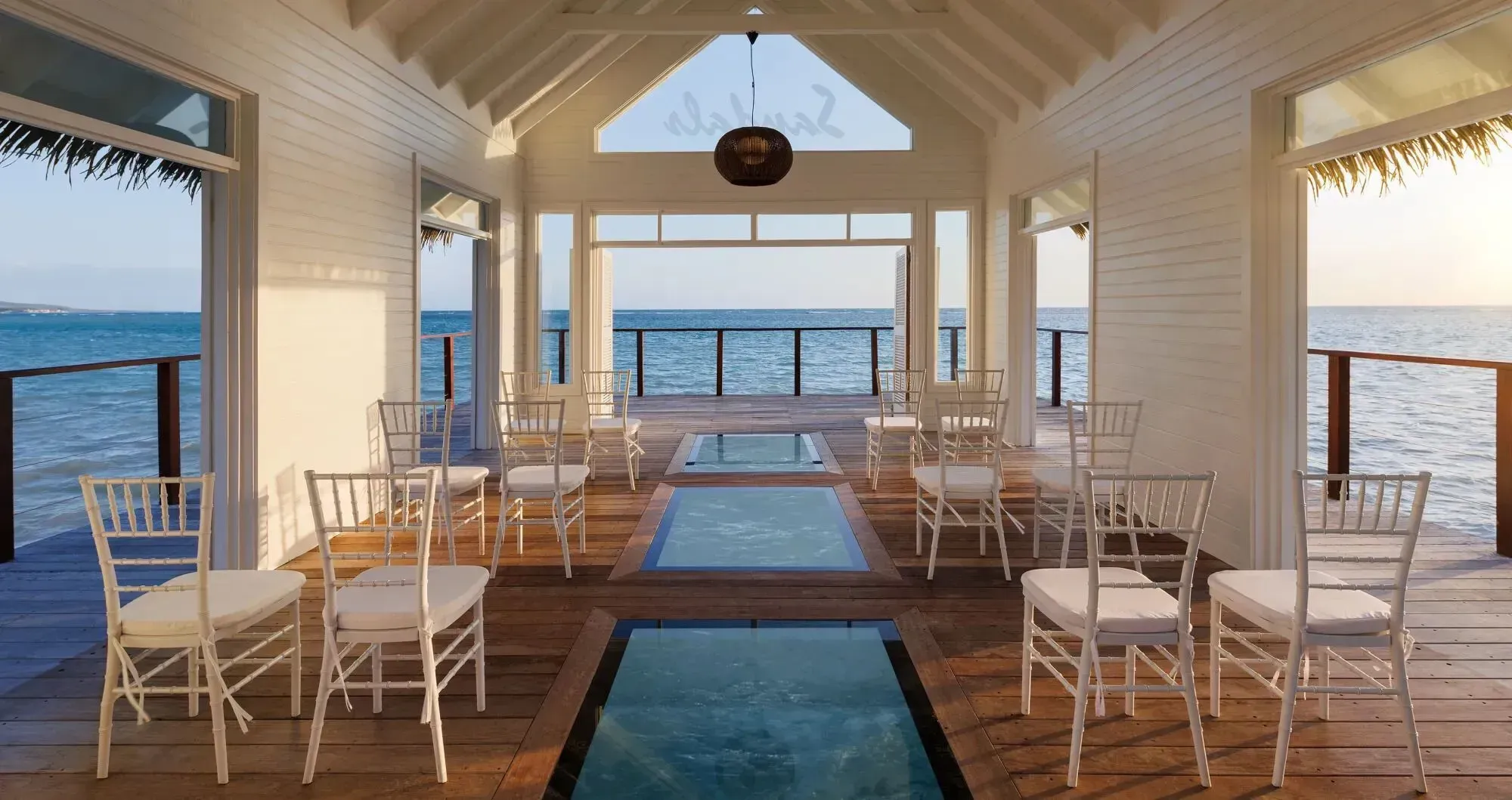 Бунгало над водою в Sandals South Coast на Ямайці: курорт мрії для романтичних подорожей і особливих моментів