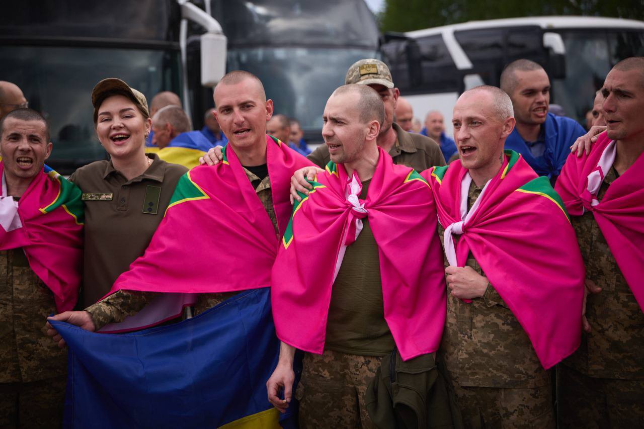 Второй этап обмена ''1000 на 1000'': Украина вернула из плена 307 своих защитников (фото)