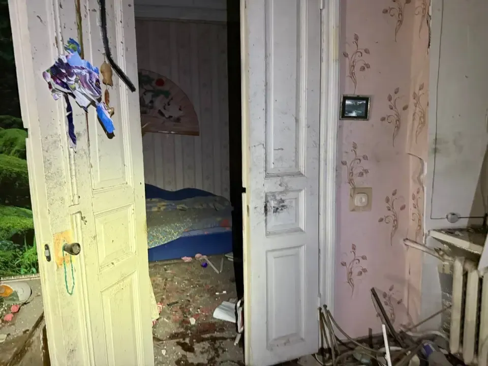 Россия атаковала Киев и Одессу баллистикой и дронами: в столице разрушения зафиксированы в 7 районах, пожары гасили вертолетами, в Одессе поврежден родовой (фото, видео)