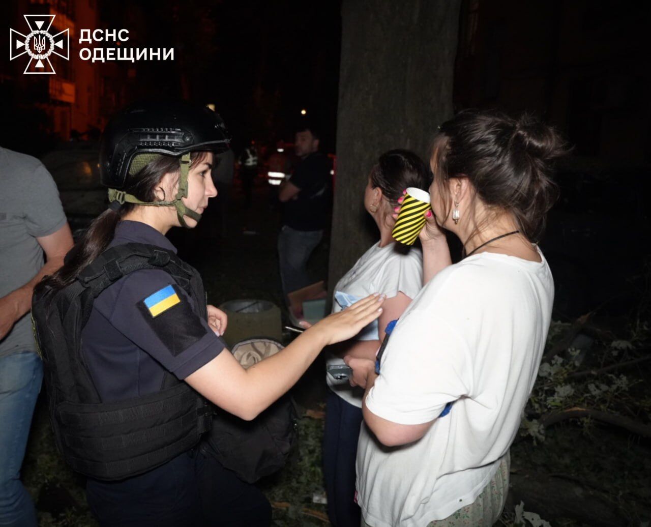 Армия РФ атаковала Одессу дронами: полностью уничтожена многоэтажка, горели жилые дома, 13 раненых (фото)