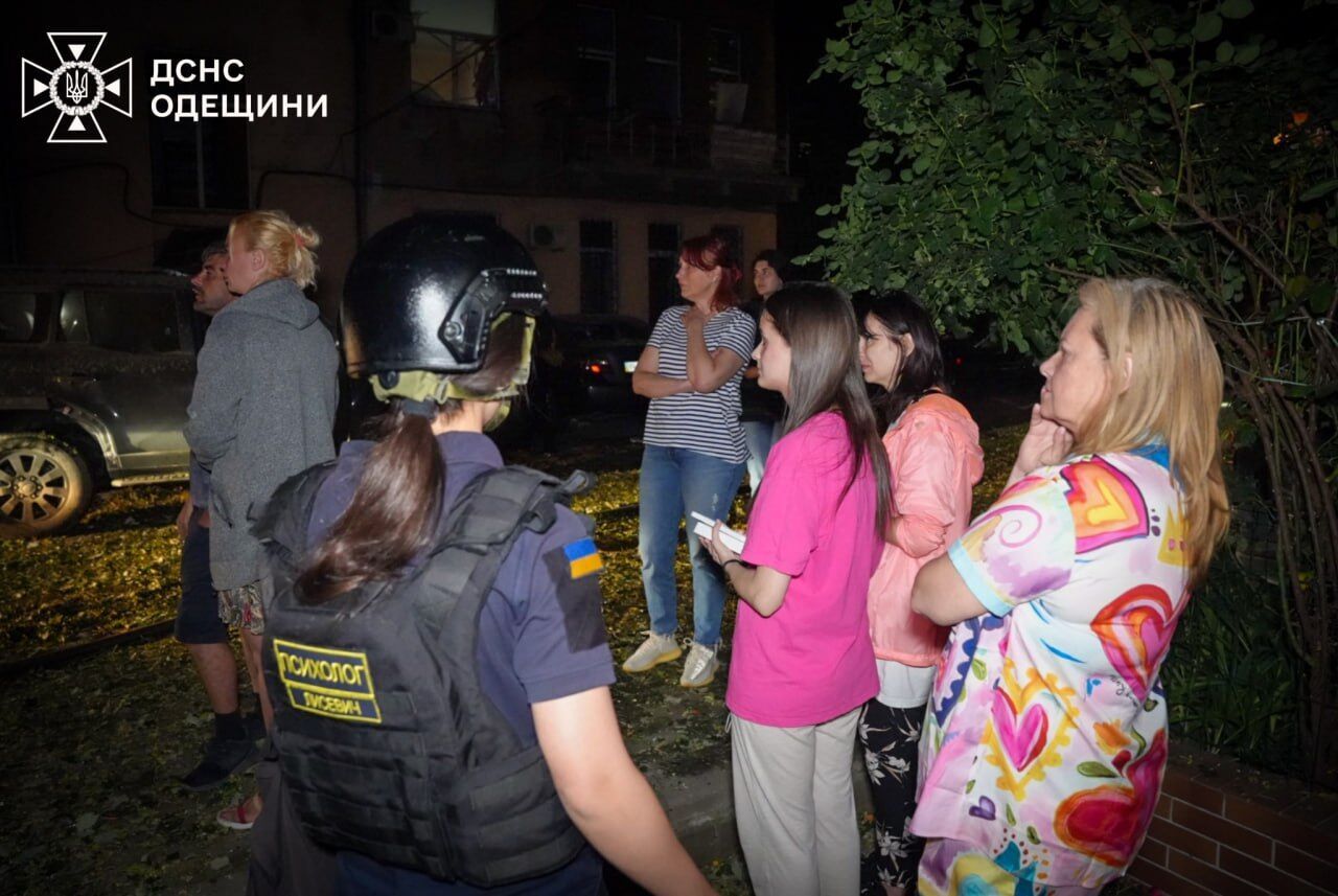 Армия РФ атаковала Одессу дронами: полностью уничтожена многоэтажка, горели жилые дома, 13 раненых (фото)