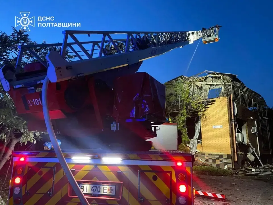 Россия атаковала Украину сотнями дронов, баллистики и крылатыми ракетами: в Киеве и Луцке попадание в многоэтажку, в Тернополе поврежден промышленный объект (фото, видео)